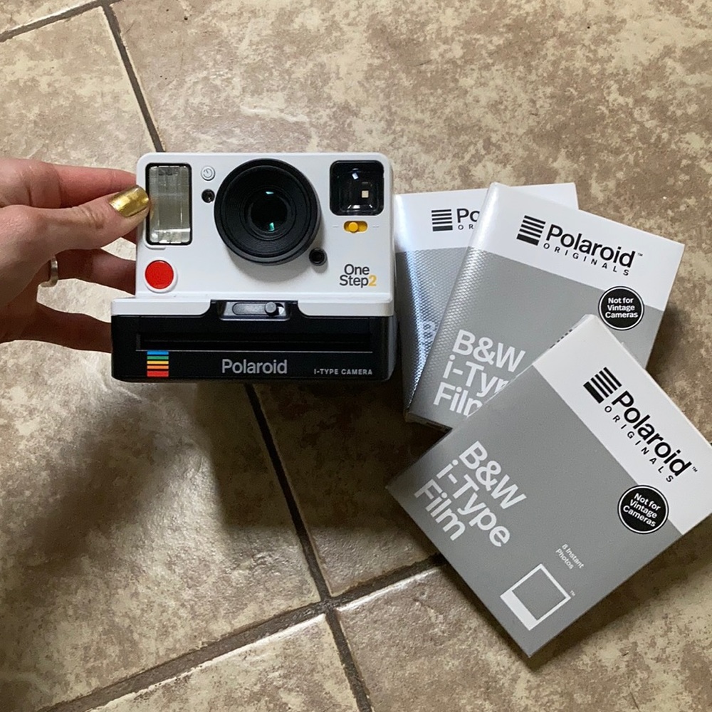 Polaroid One Step 2 camera + 3x B&w film